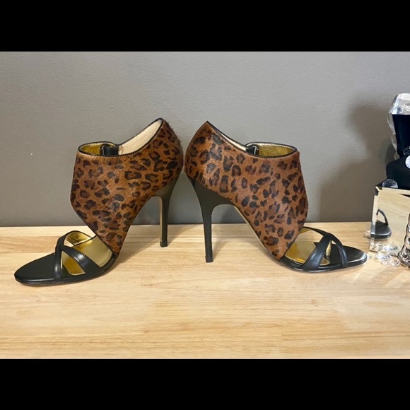 🔻SALE🔻CHARLES DAVID🔹NEW IN BOX • GENUINE LEATHER - Picture 4 of 12